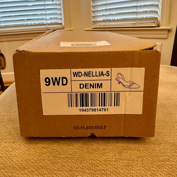 Journee Collection Denim Kitten Heels with Gold Trim. Size 9 Wide. - Picture 2 of 3